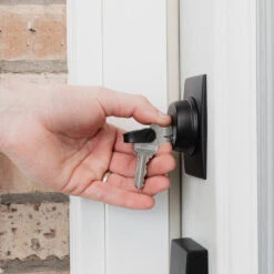 KeySmart Mini Key Holder -Peuget Knives Shop KS015BLK KeySmart Mini in Use