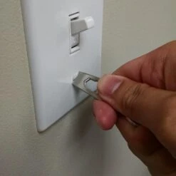 KeySmart Nano Wrench -Peuget Knives Shop KS802SS KeySmart Compact Wrench Screwdriver Function