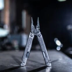 Leatherman FREE P2 Multipurpose Pliers With Nylon Sheath -Peuget Knives Shop LT832636 Leatherman Free P2 Standing