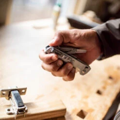 Leatherman FREE K4x Multipurpose Knife -Peuget Knives Shop LT832660 Leatherman Free K4x In Hand Opening Scissors