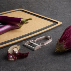 Victorinox REX Straight-edge Peeler 16 Victorinox REX Straight-edge Peeler -Peuget Knives Shop Rex Peeler Blueberry Peeling Eggplant