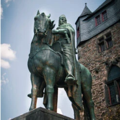 Boker Schloss Burg Castle Trapper Folding Knife 5 Boker Schloss Burg Castle Trapper Folding Knife -Peuget Knives Shop Schloss Burg Castle Statue